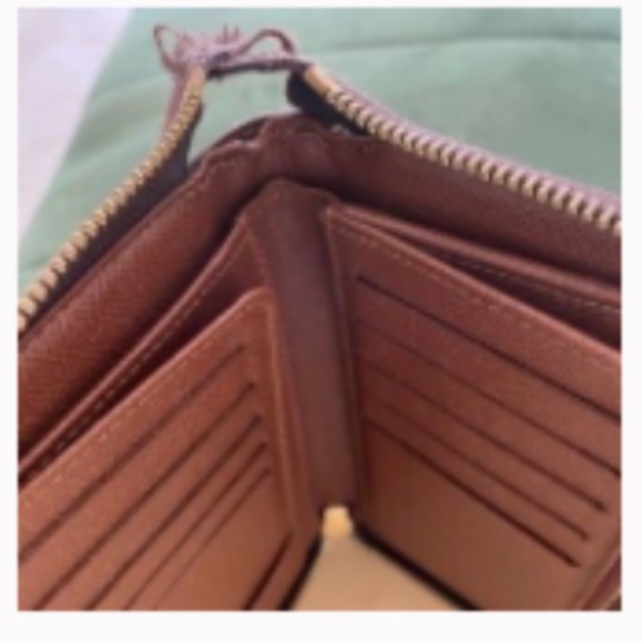 Louis Vuitton Zippy Wallet - Picture 2 of 14
